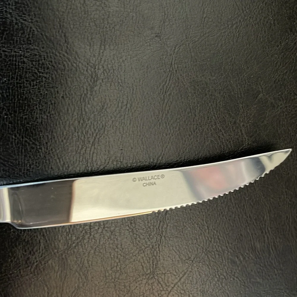 New in wrapper Wallace American Tradition Sharp serrated Steak Knife